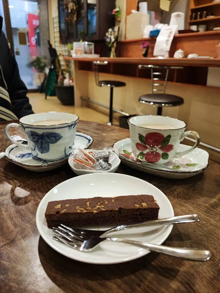 コーヒーとチョコレートケーキ